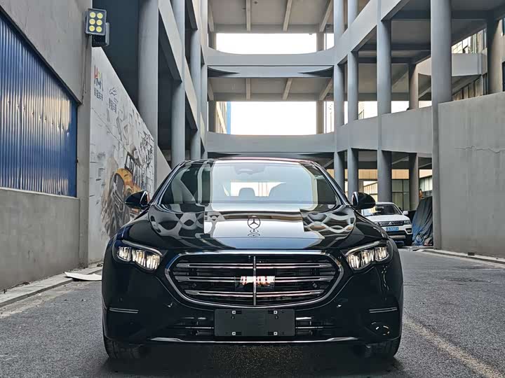 Photo 2 - Mercedes-Benz E-Class