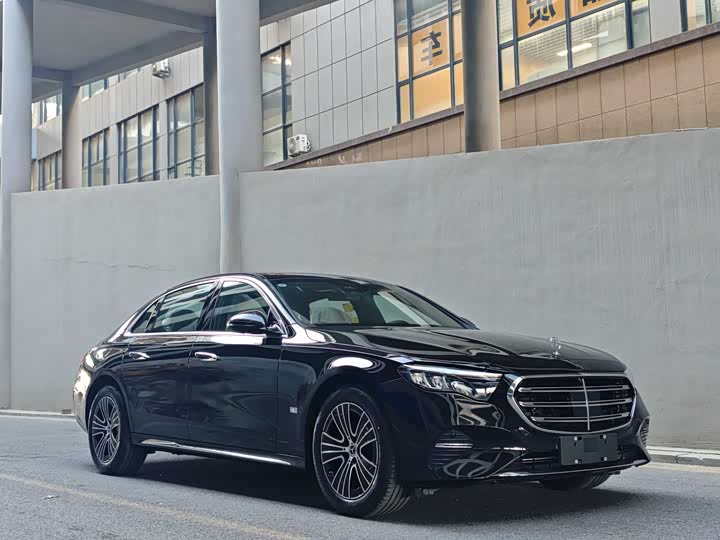 Photo 3 - Mercedes-Benz E-Class