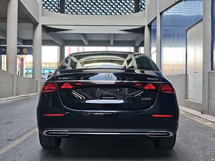 Photo 4 - Mercedes-Benz E-Class