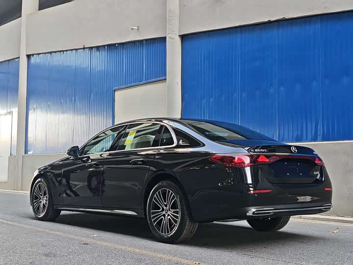 Photo 6 - Mercedes-Benz E-Class