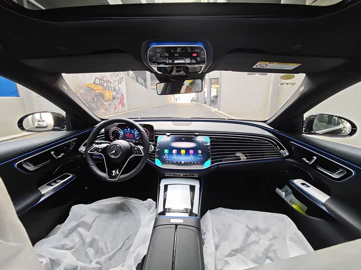 Photo 9 - Mercedes-Benz E-Class