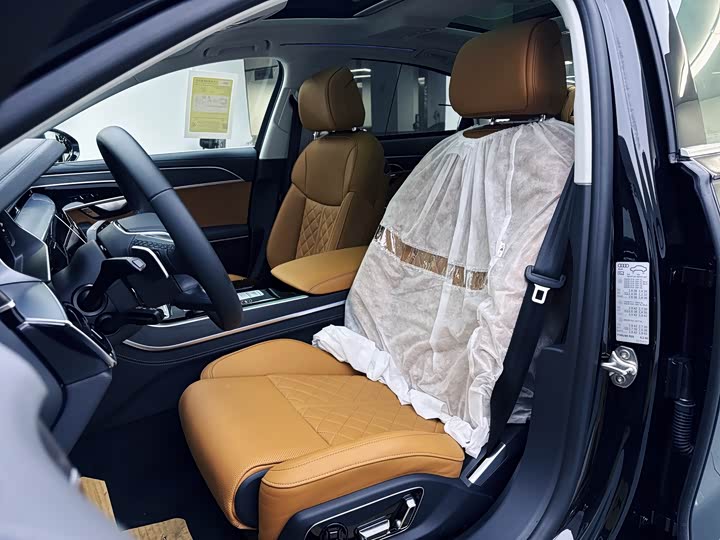 Фото 10 - Audi A8