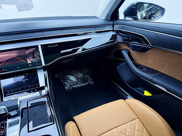 Фото 13 - Audi A8