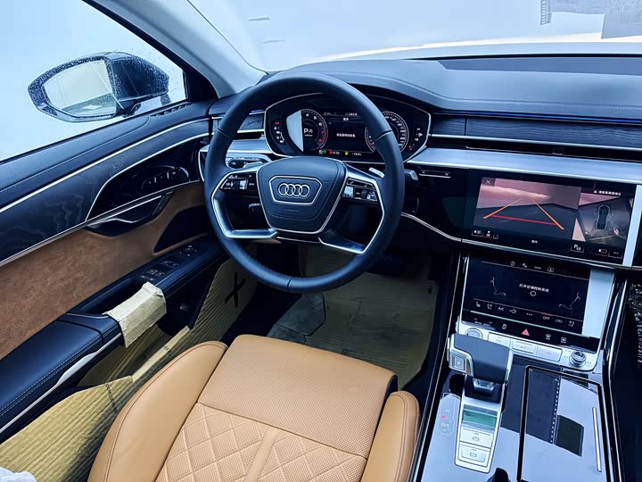 Фото 14 - Audi A8