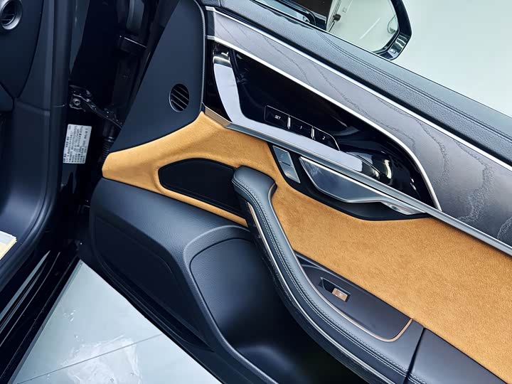 Фото 19 - Audi A8