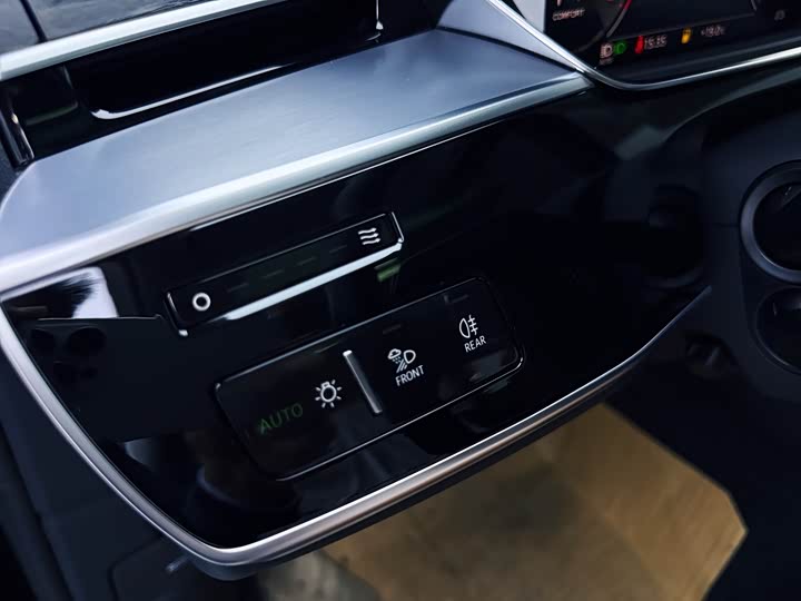 Фото 22 - Audi A8