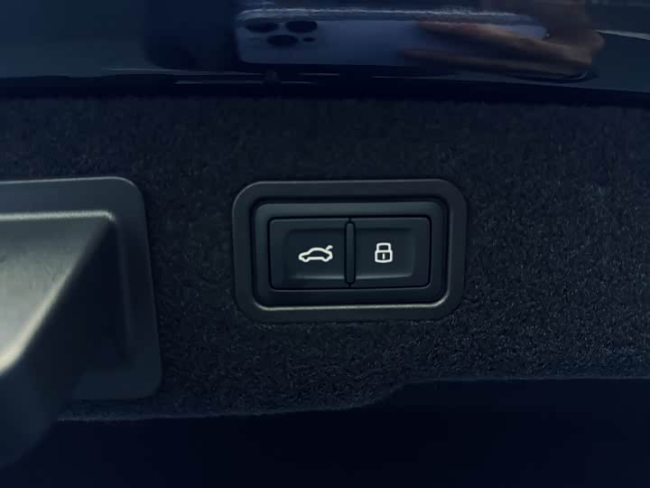 Фото 23 - Audi A8