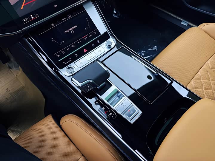 Фото 27 - Audi A8