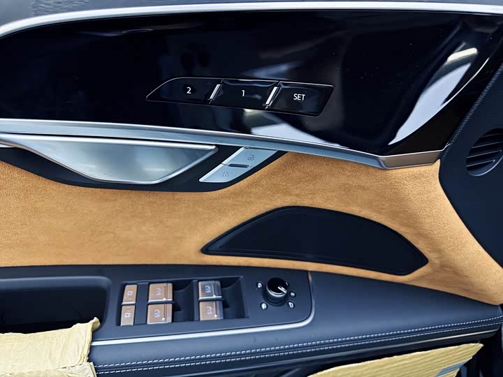 Фото 28 - Audi A8