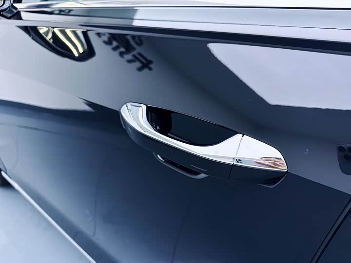 Фото 29 - Audi A8