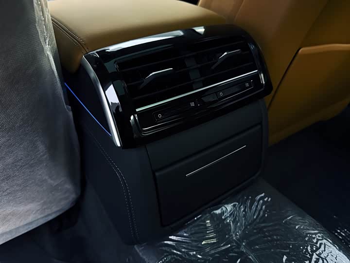 Фото 30 - Audi A8