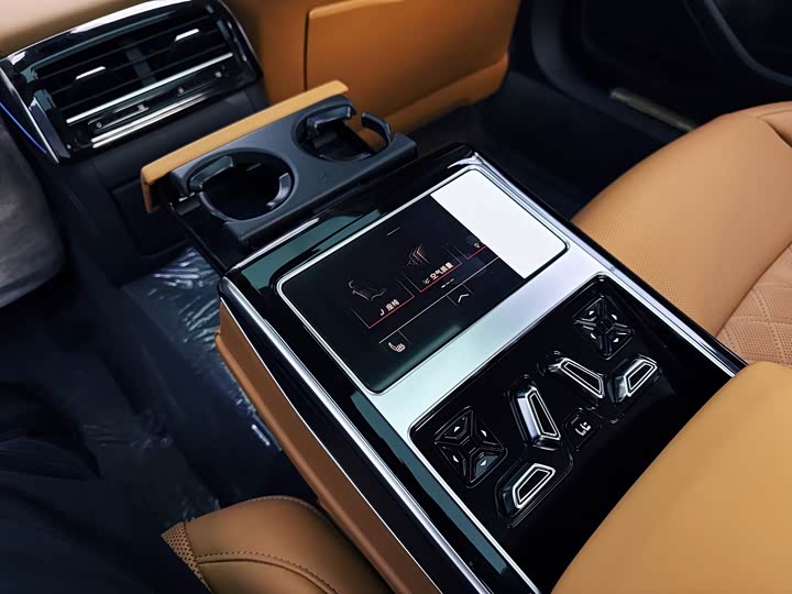 Фото 31 - Audi A8