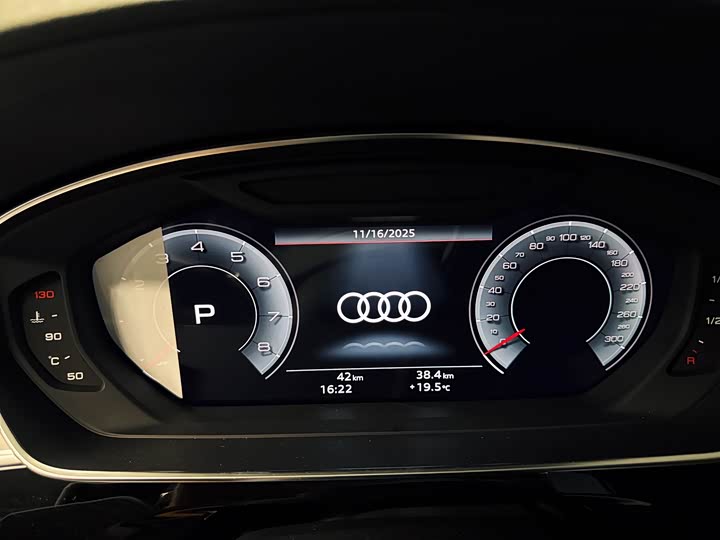 Фото 9 - Audi A8