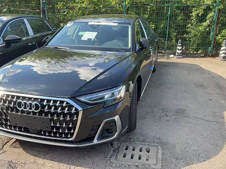 Фото 3 - Audi A8