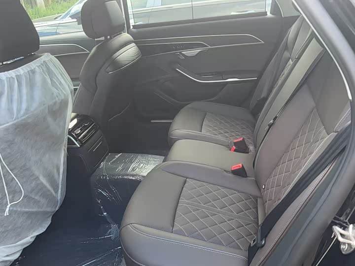 Фото 9 - Audi A8