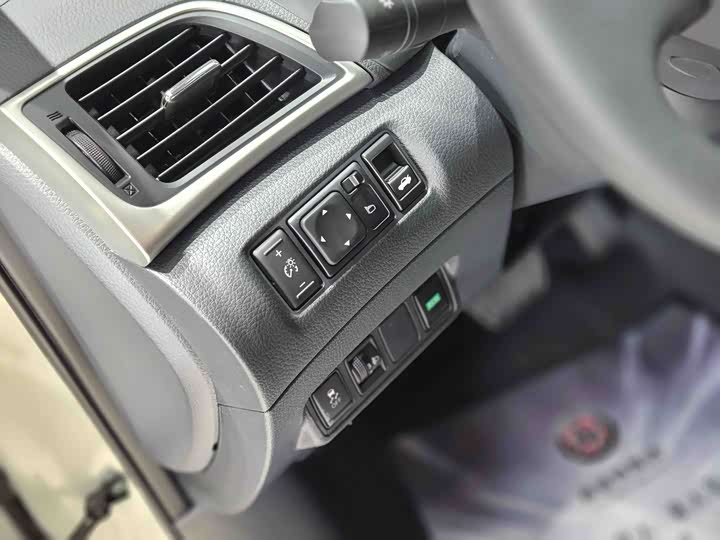 Фото 5 - Nissan Sylphy