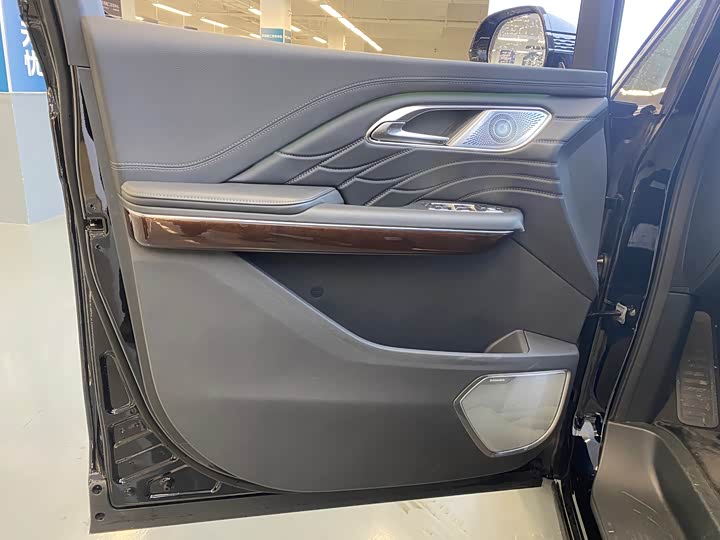 Фото 5 - Hongqi HQ9 Hybrid