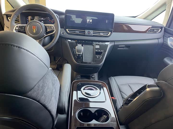 Фото 8 - Hongqi HQ9 Hybrid