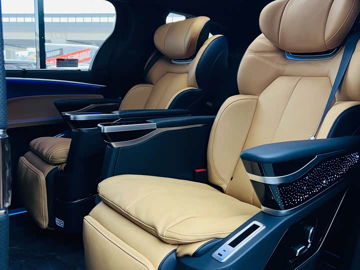 Фото 7 - Toyota Sienna