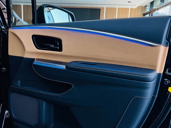 Фото 8 - Toyota Sienna