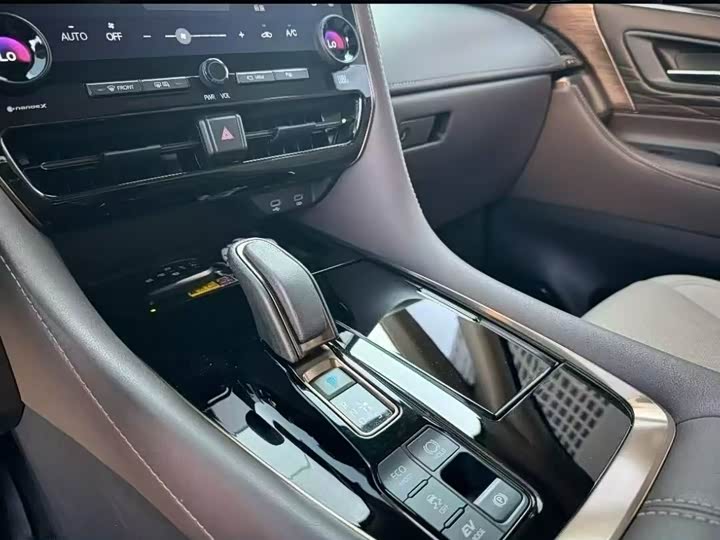 Фото 4 - Toyota Alphard