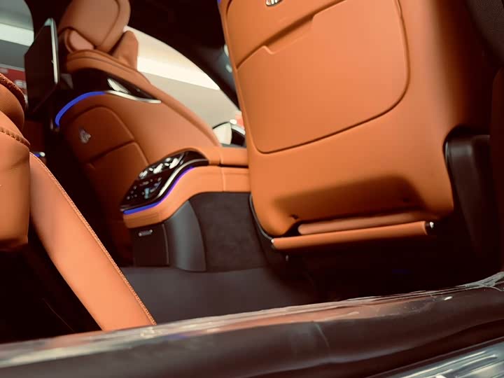 Фото 9 - Mercedes-Benz Maybach S-Class