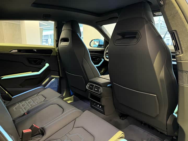 Фото 10 - Lamborghini Urus SE