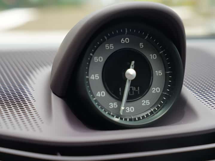 Фото 10 - Porsche Taycan