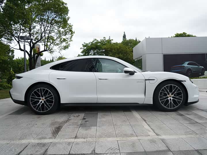 Фото 13 - Porsche Taycan