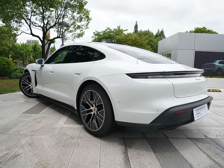 Фото 14 - Porsche Taycan