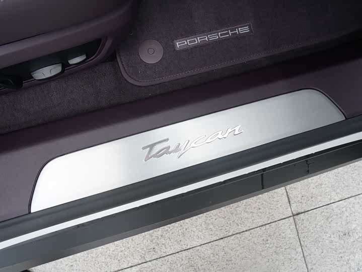 Фото 15 - Porsche Taycan