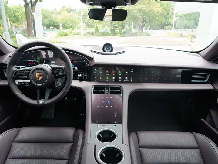 Фото 16 - Porsche Taycan
