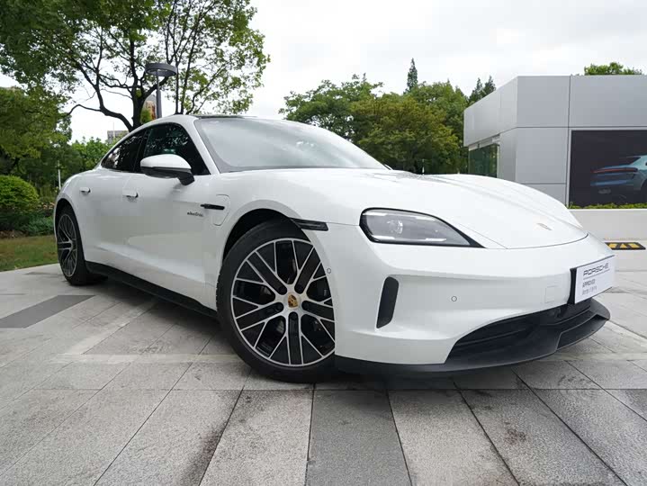 Фото 19 - Porsche Taycan