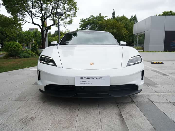 Фото 2 - Porsche Taycan