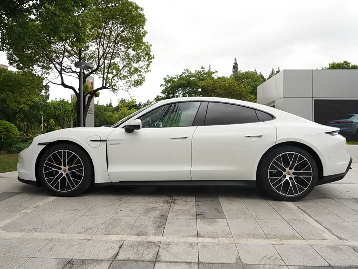 Фото 3 - Porsche Taycan