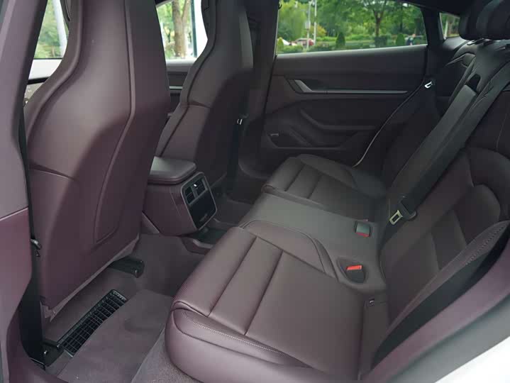 Фото 5 - Porsche Taycan