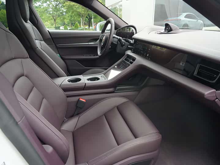 Фото 8 - Porsche Taycan