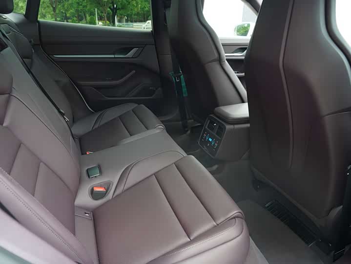 Фото 9 - Porsche Taycan