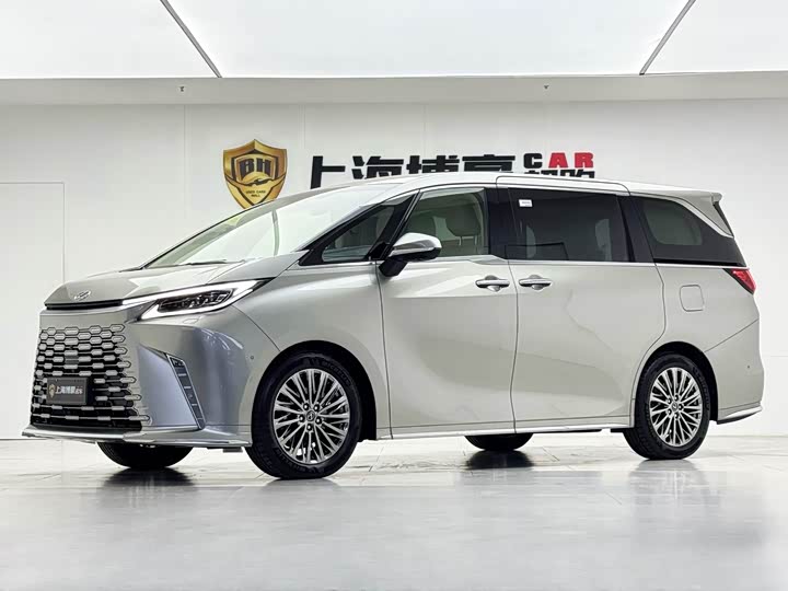 Фото 1 - Lexus LM