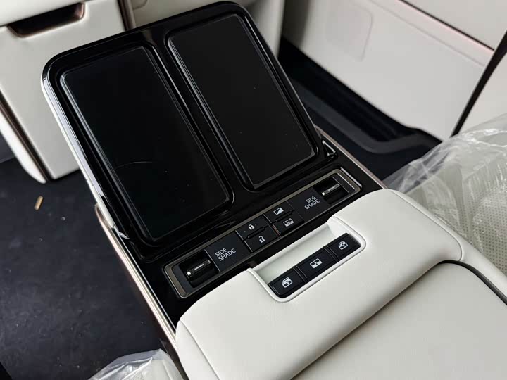 Фото 13 - Lexus LM