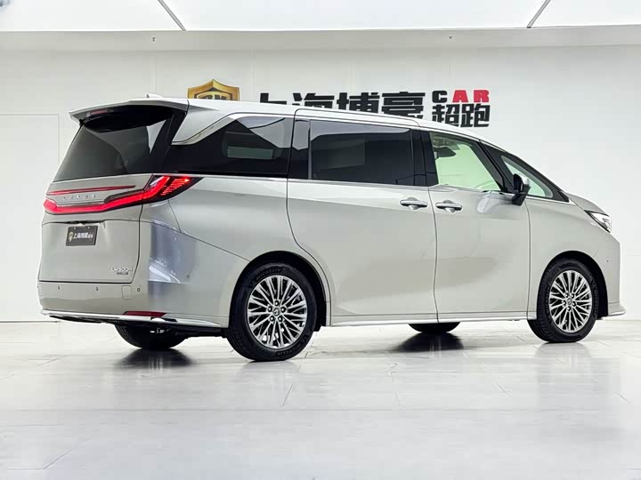 Фото 2 - Lexus LM