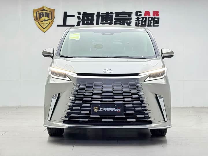 Фото 3 - Lexus LM