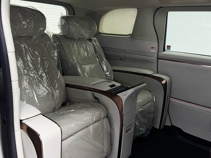 Фото 9 - Lexus LM