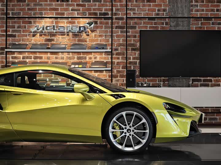 Фото 3 - McLaren Artura