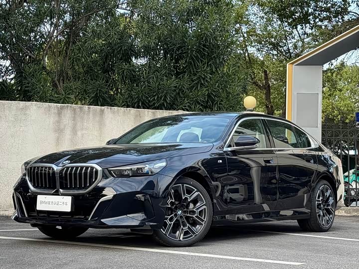 Фото 1 - BMW 5 Series