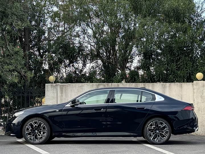 Фото 3 - BMW 5 Series