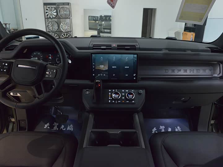 Фото 11 - Land Rover Defender