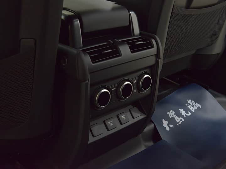 Фото 13 - Land Rover Defender