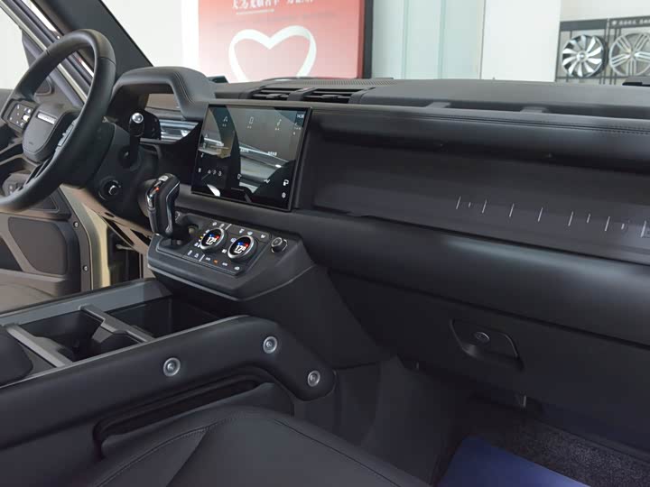 Фото 16 - Land Rover Defender