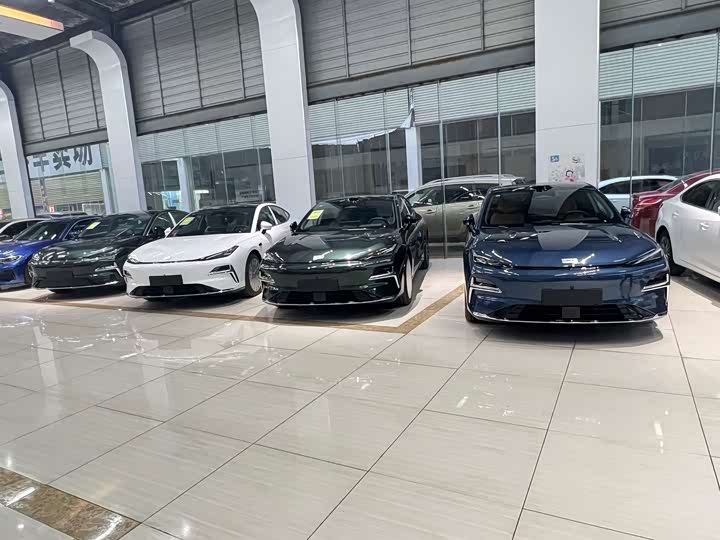 Фото 9 - Geely Galaxy Starshine 8 EM-i